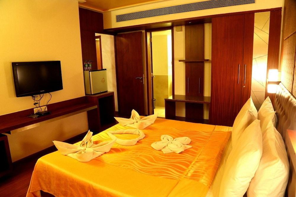 מנגלור The Verda Saffron Hotel מראה חיצוני תמונה