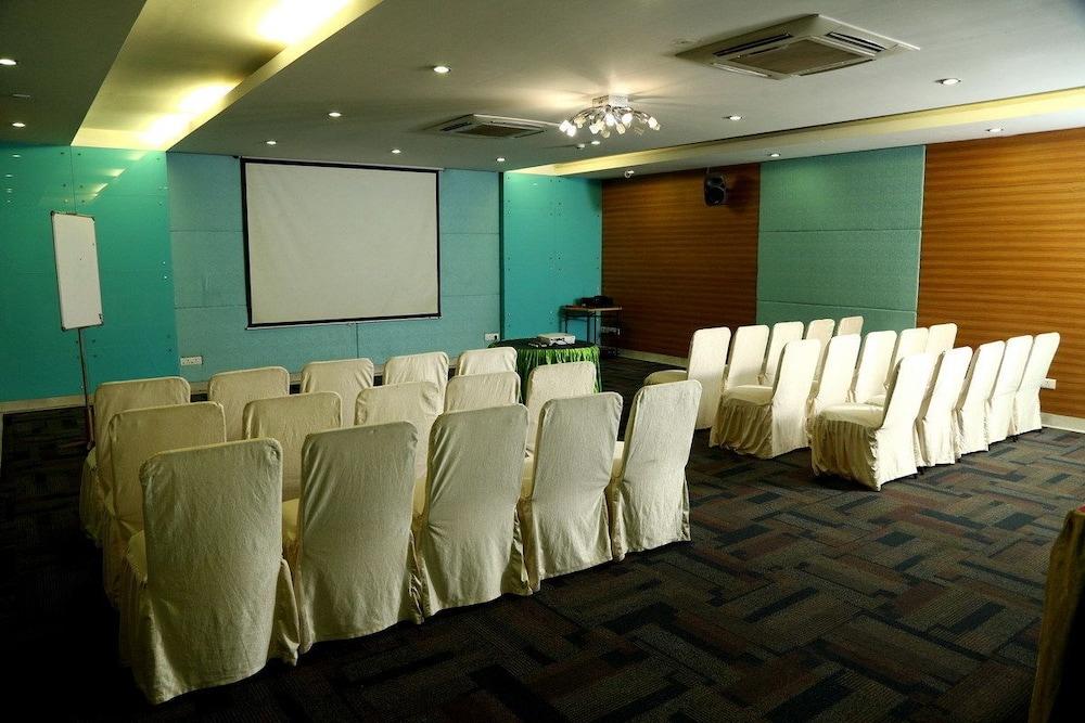 מנגלור The Verda Saffron Hotel מראה חיצוני תמונה