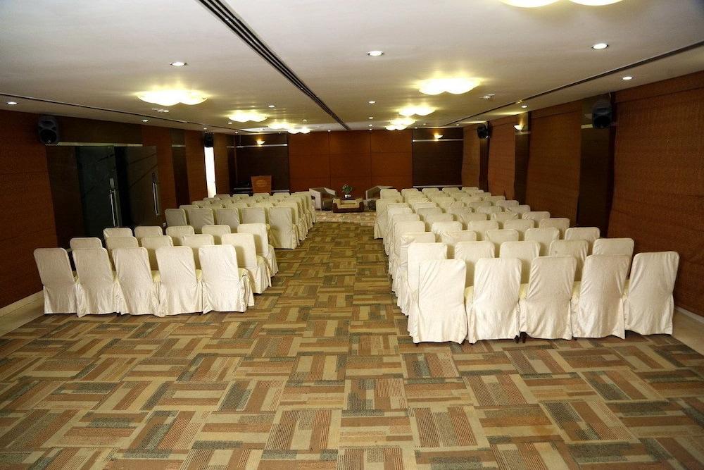 מנגלור The Verda Saffron Hotel מראה חיצוני תמונה