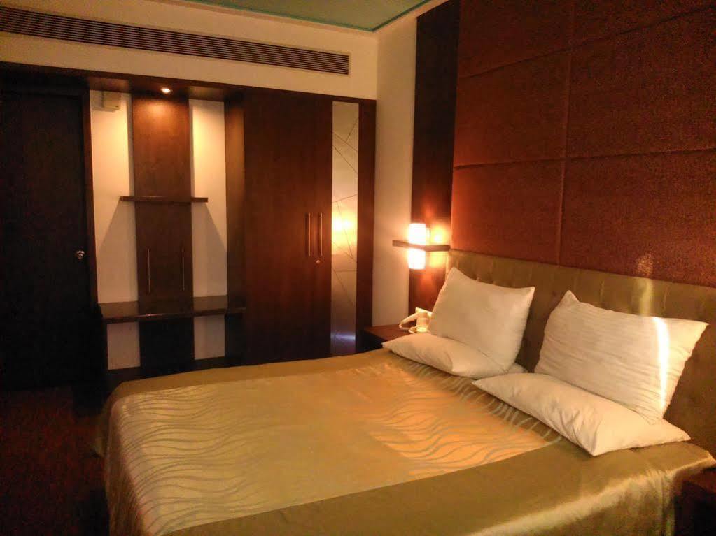 מנגלור The Verda Saffron Hotel מראה חיצוני תמונה